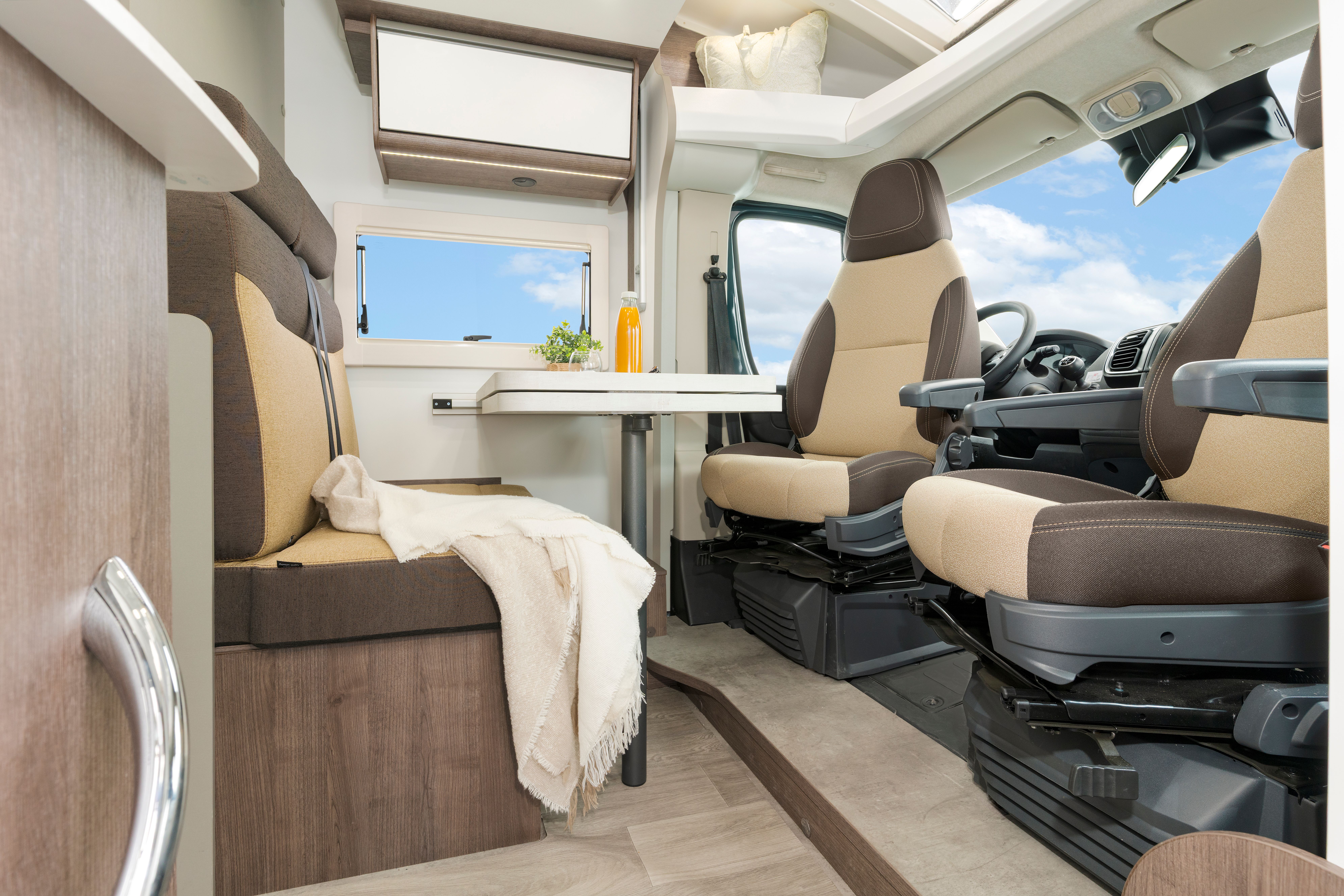 Interior 6