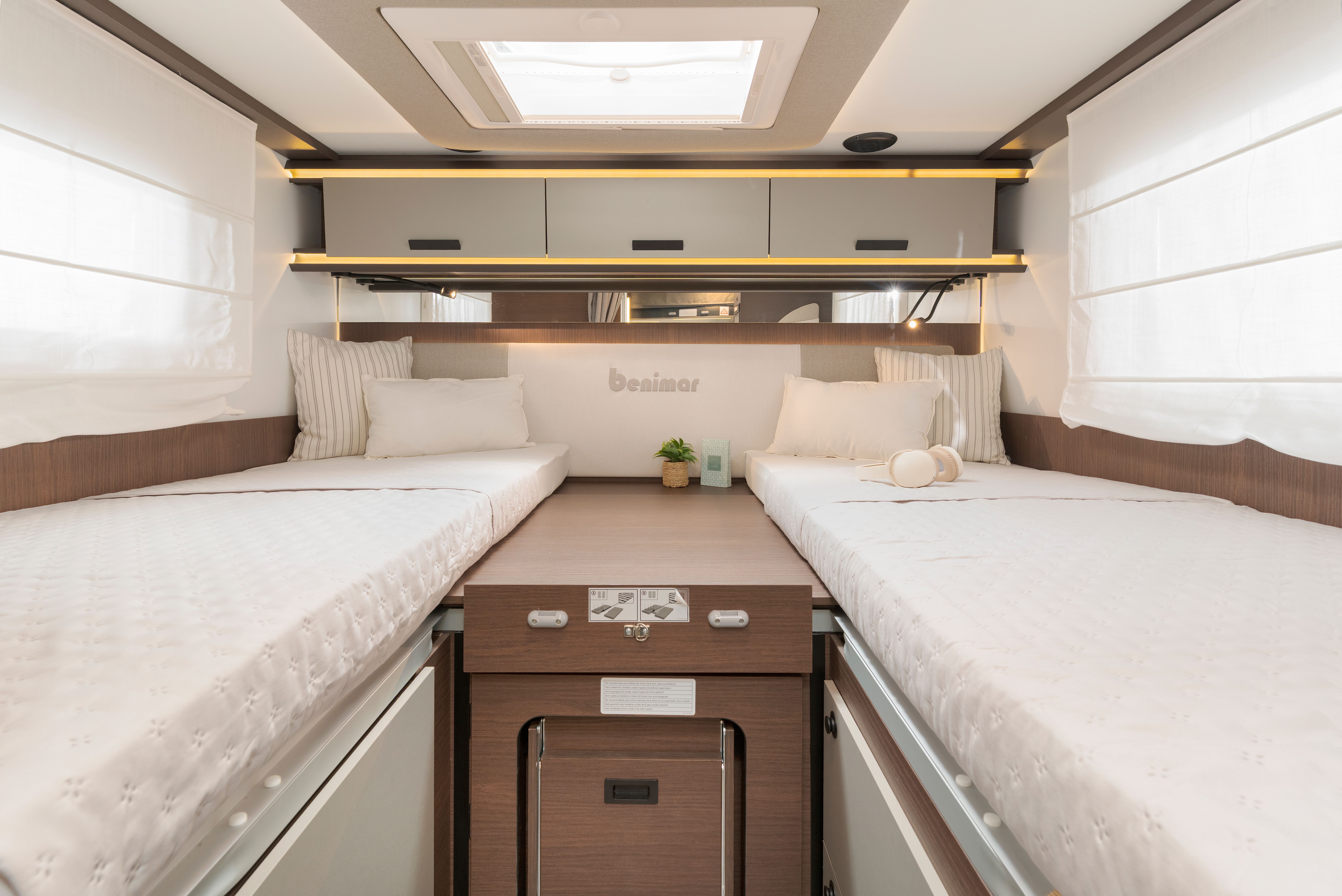 Interior 8