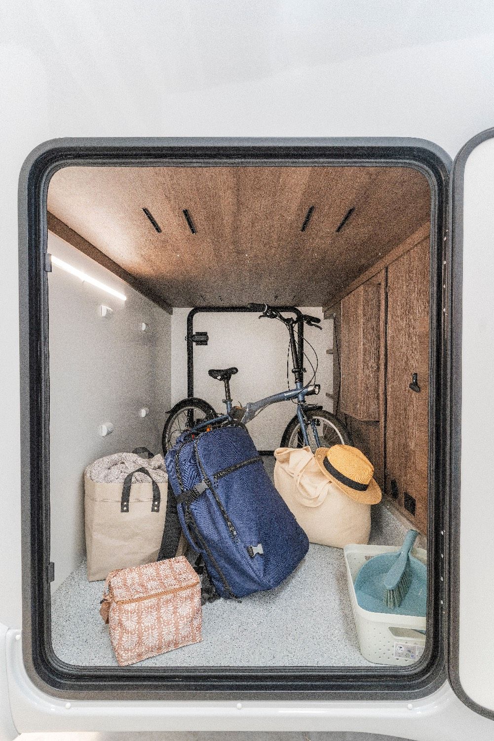 Interior 6