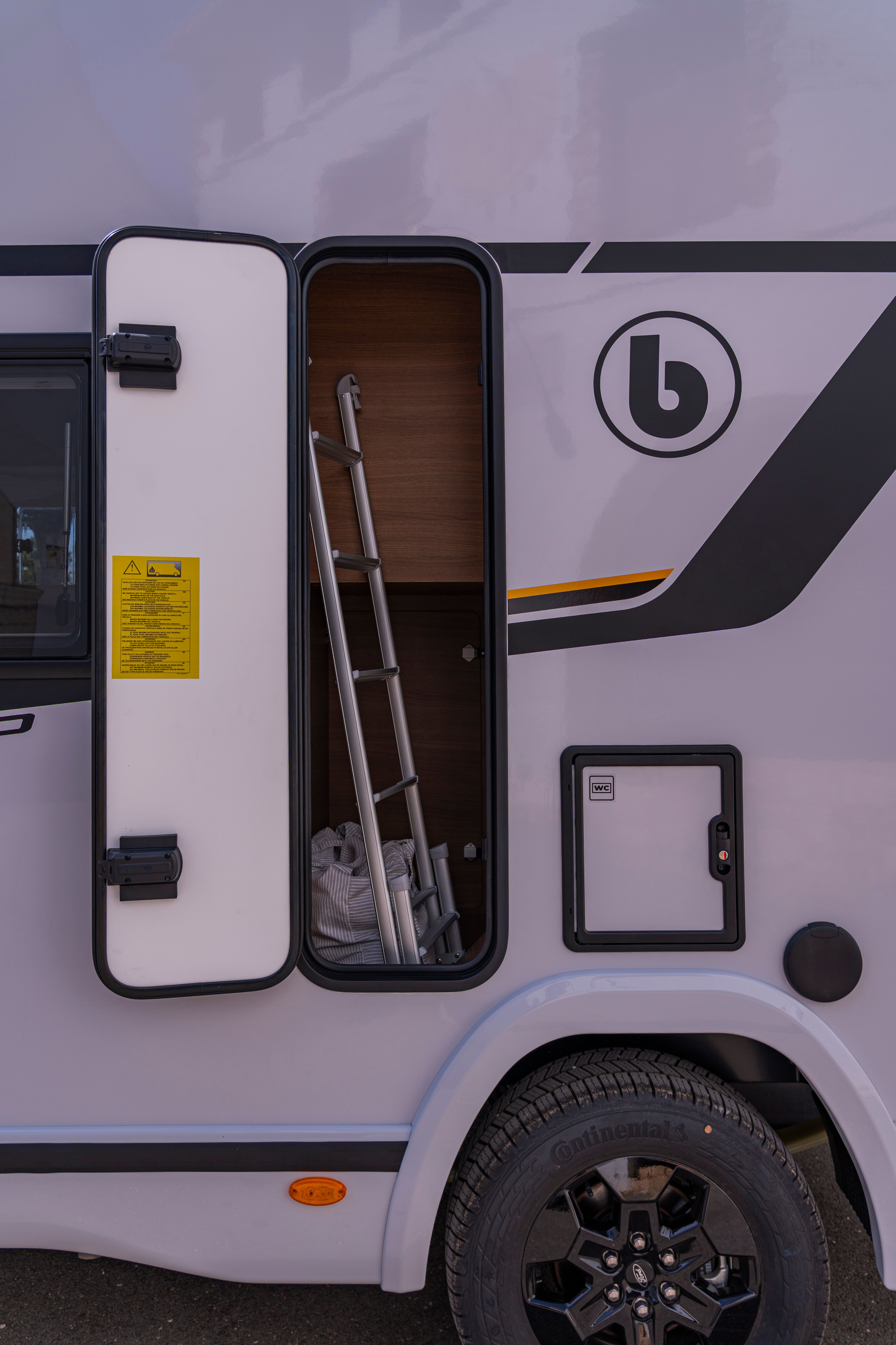 Exterior 6