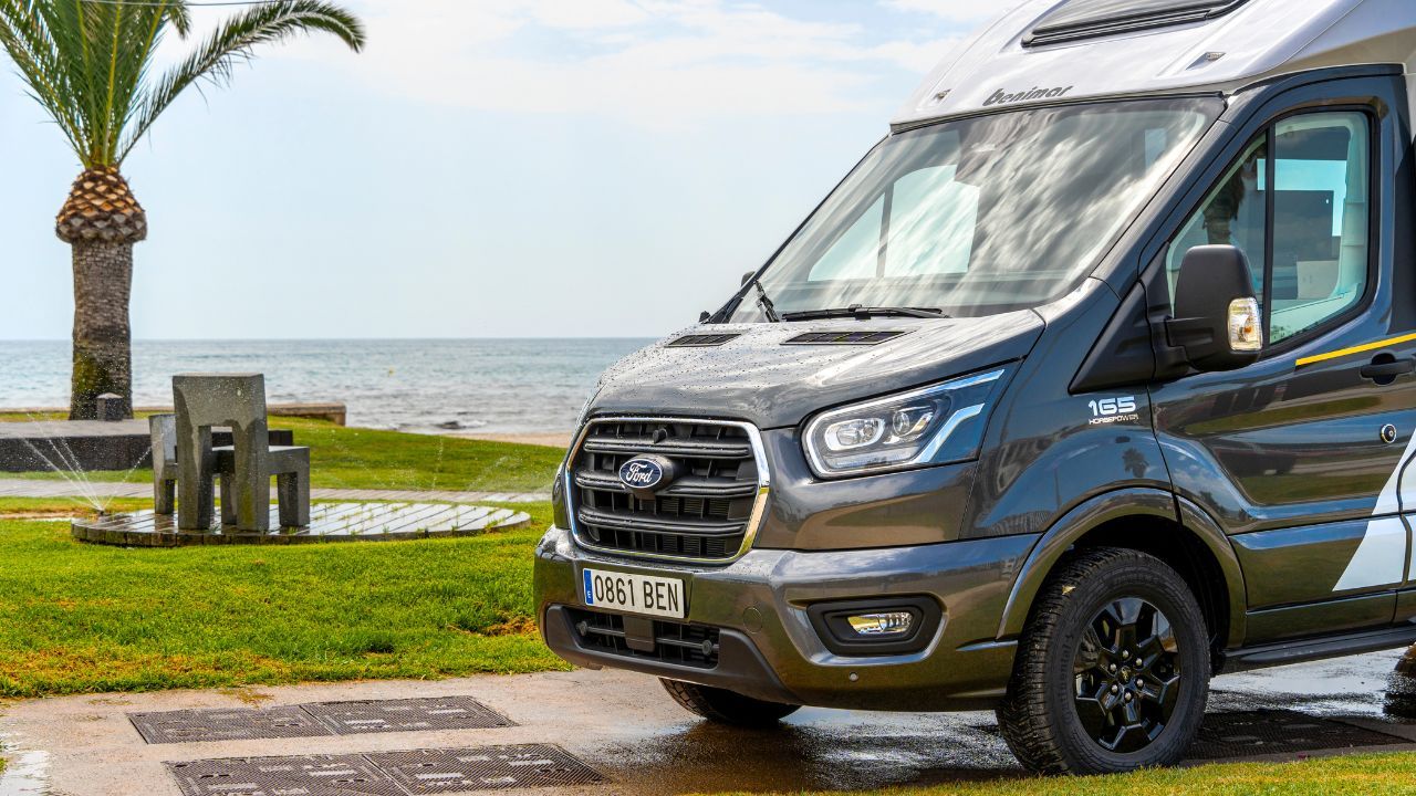 Descubre la autocaravana perfilada: práctica y compacta