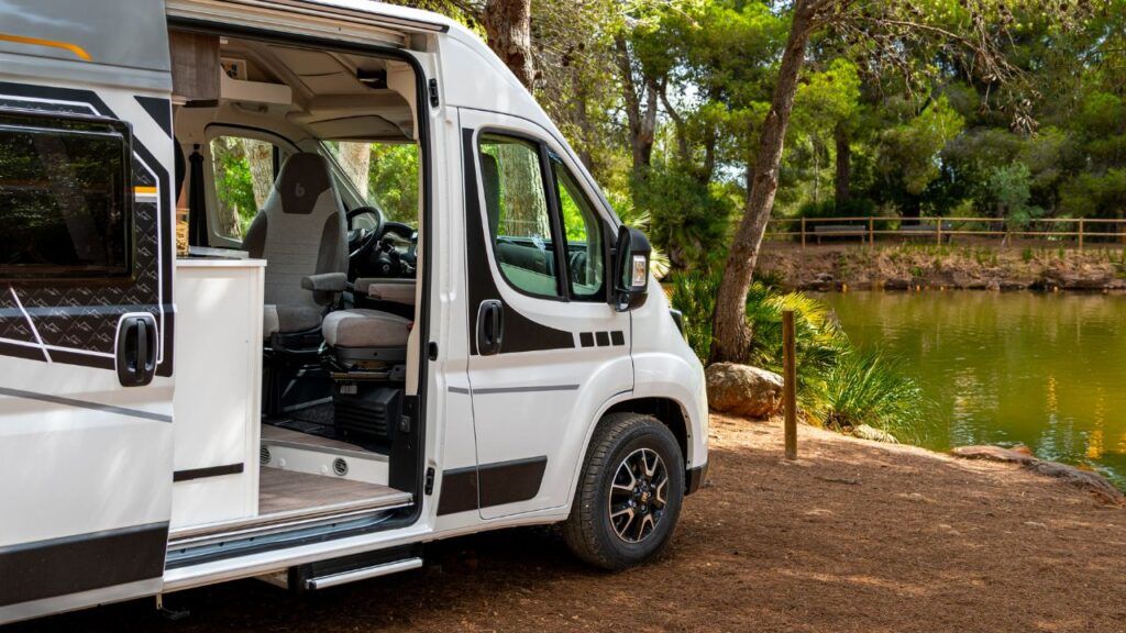 normativa sobre el estacionamiento de autocaravanas