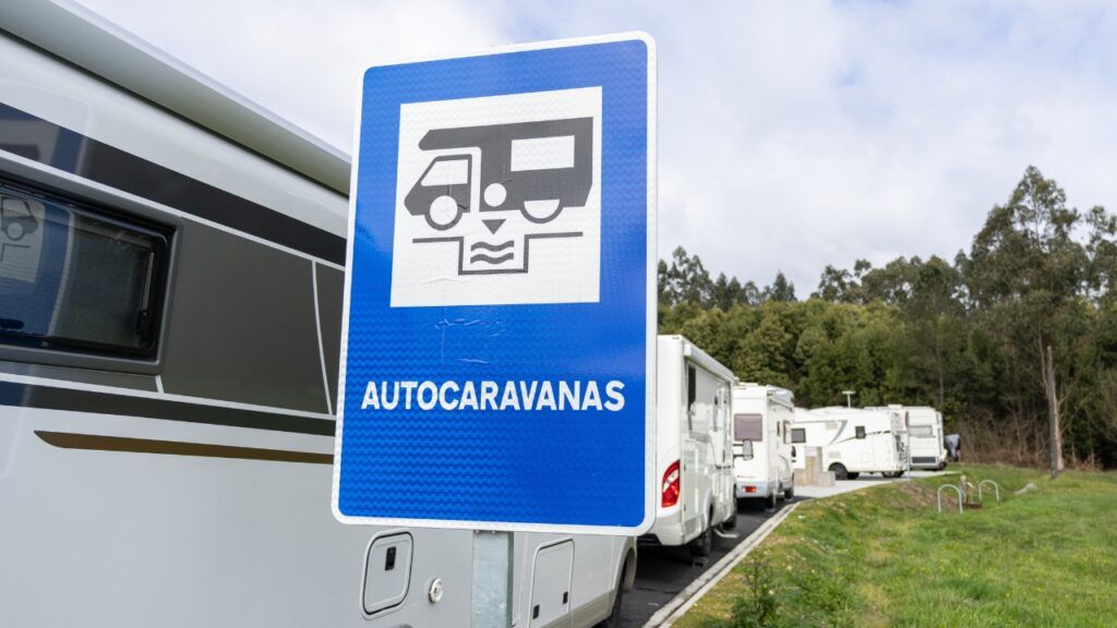 nueva señal s128 en la nueva normativa dgt para autocaravanas que significa