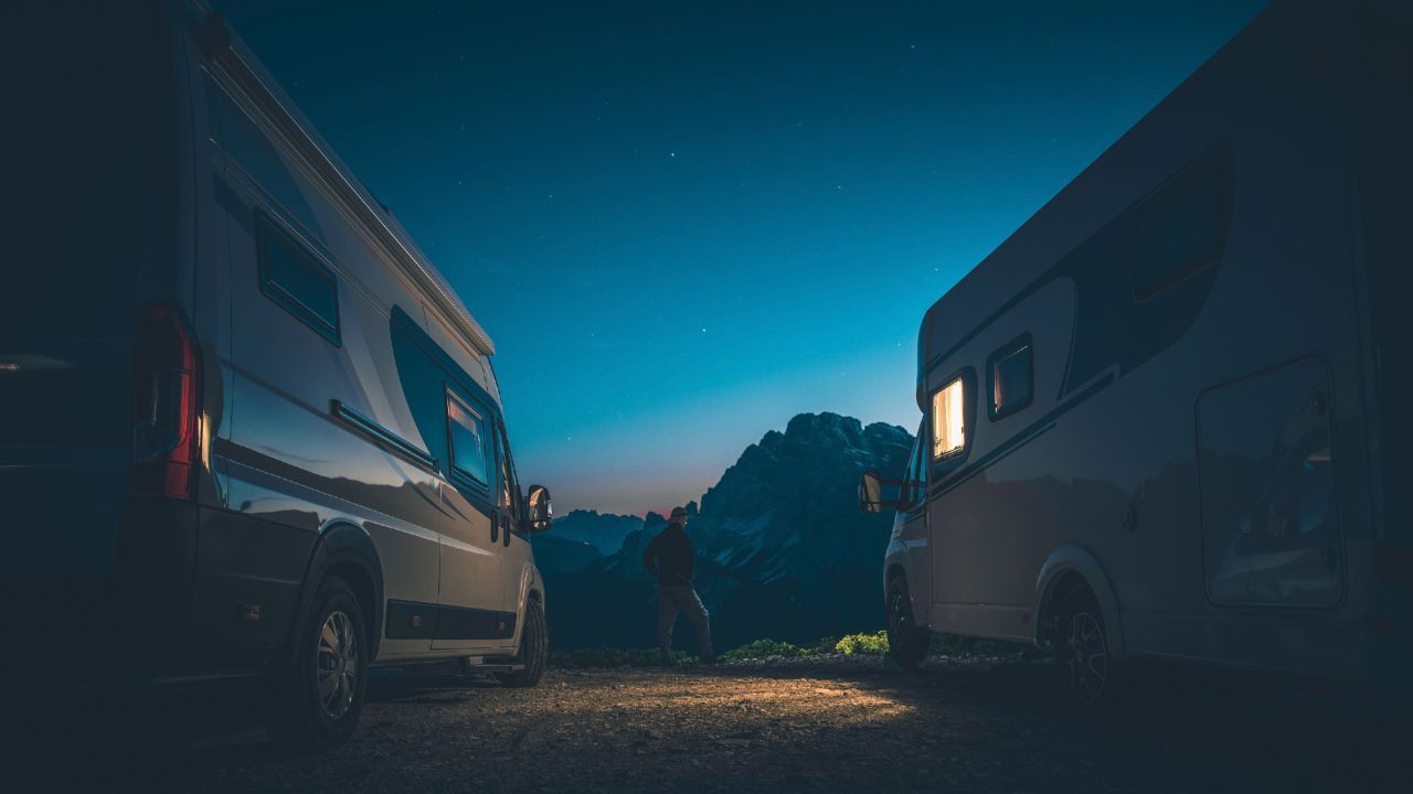Todo lo que necesitas saber sobre dormir en una autocaravana